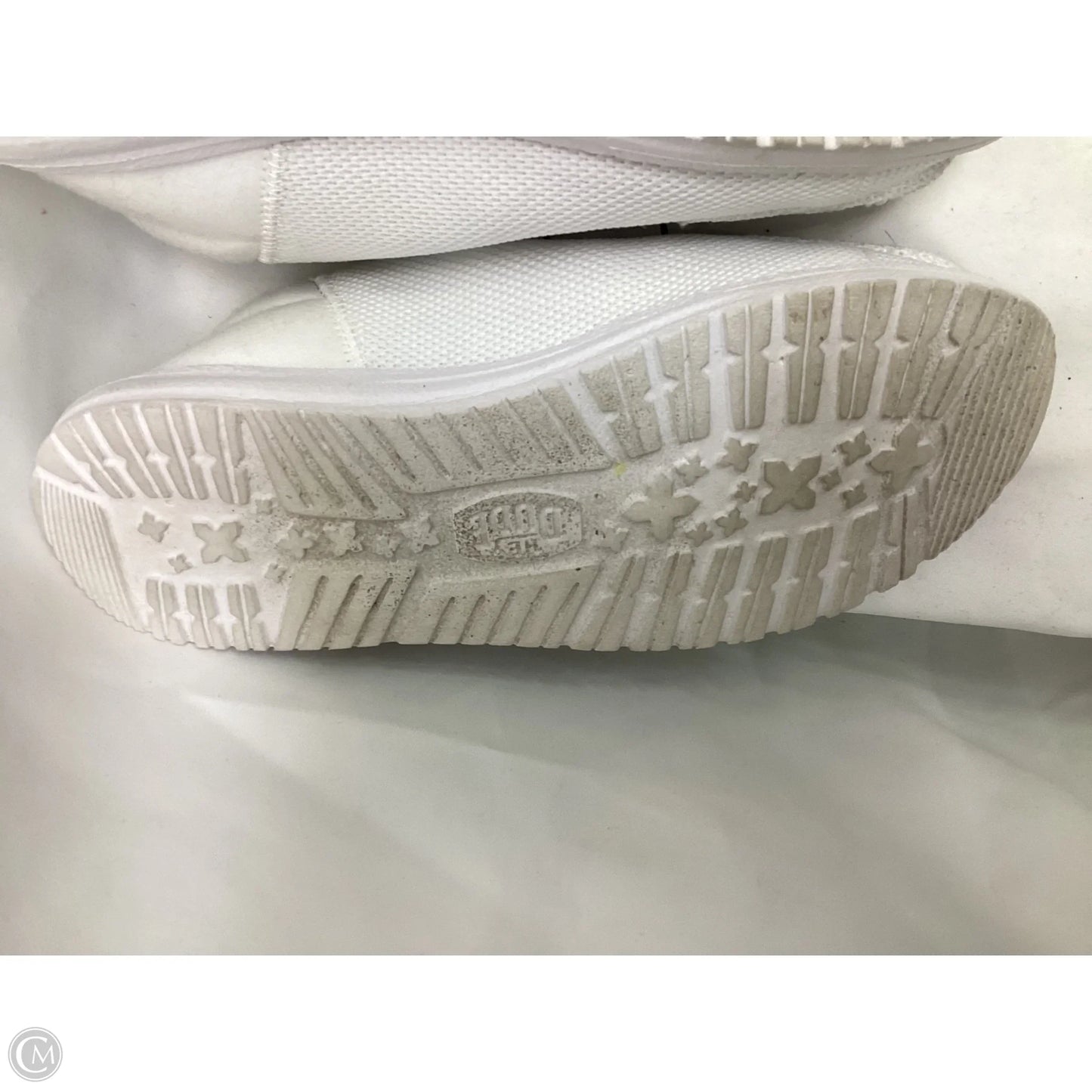 Shoes Flats By Hidden In White, Size: 7