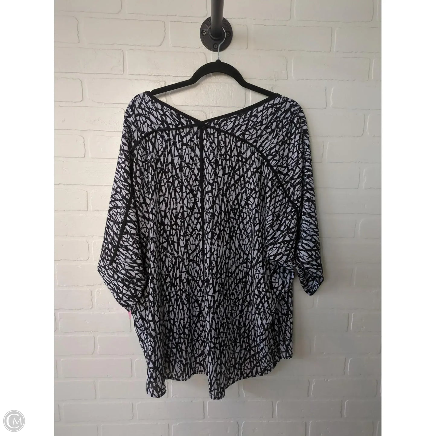 Top Short Sleeve By Christopher And Banks In Black & White, Size: Xl