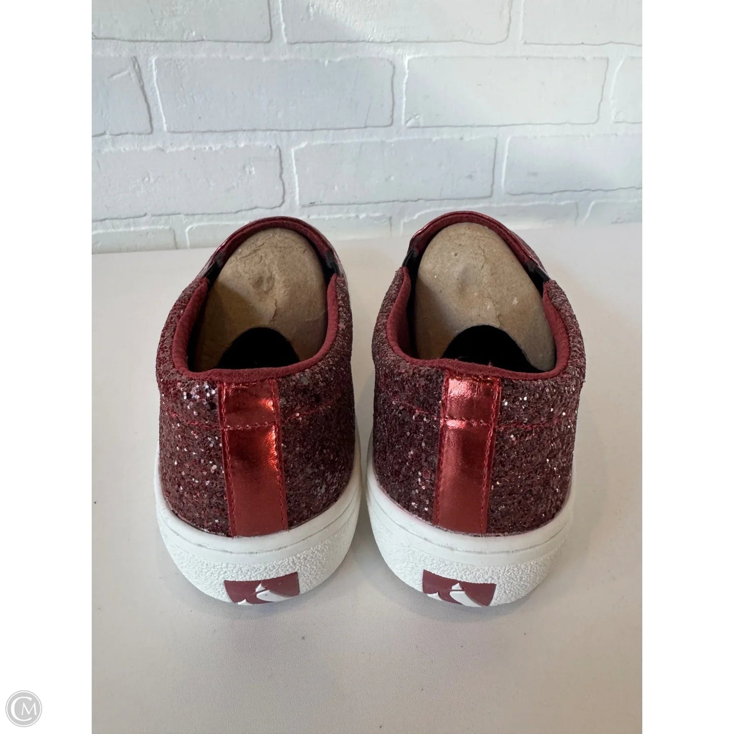 Shoes Sneakers By Skechers In Red & White, Size: 9