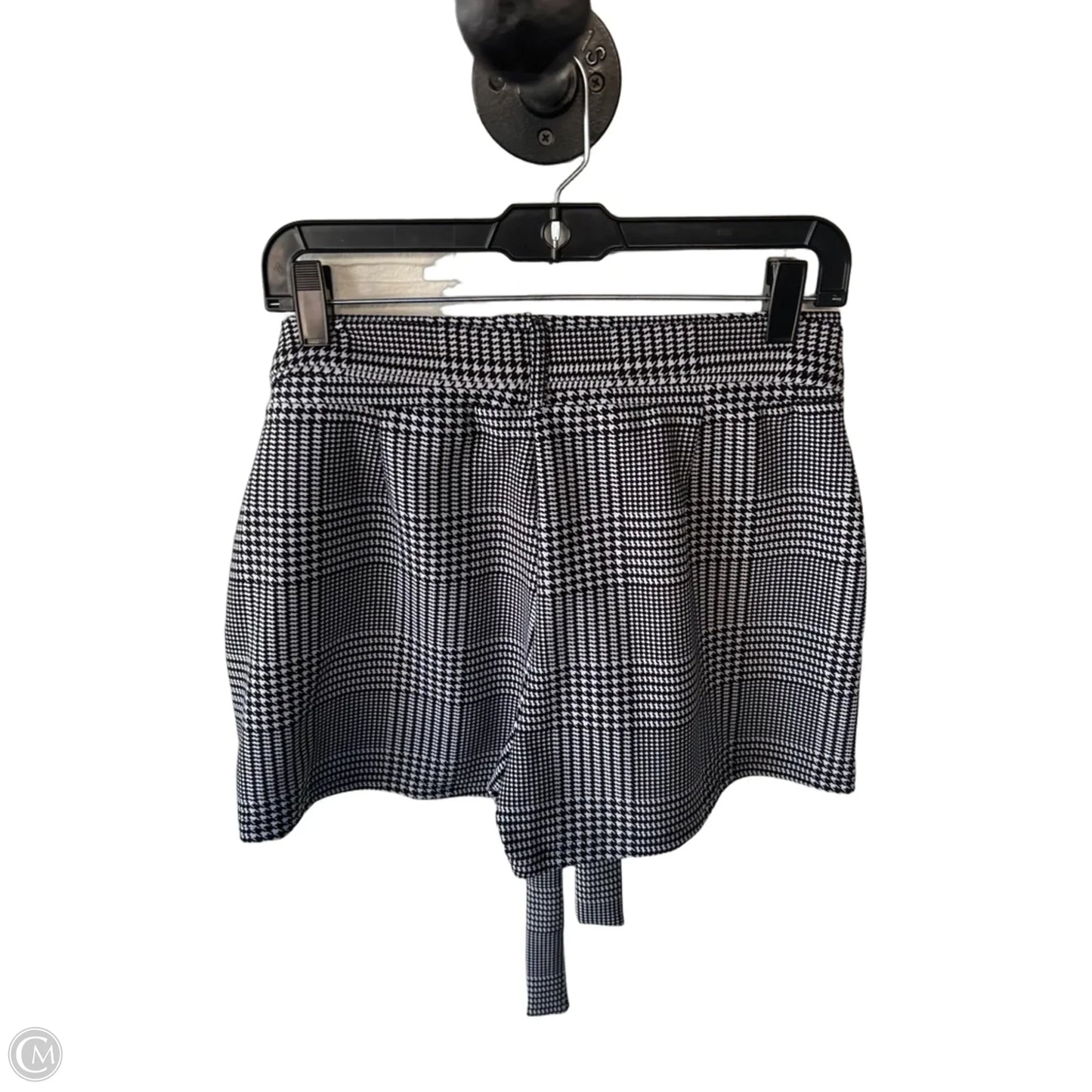 Shorts By Clothes Mentor In Black & White, Size: L