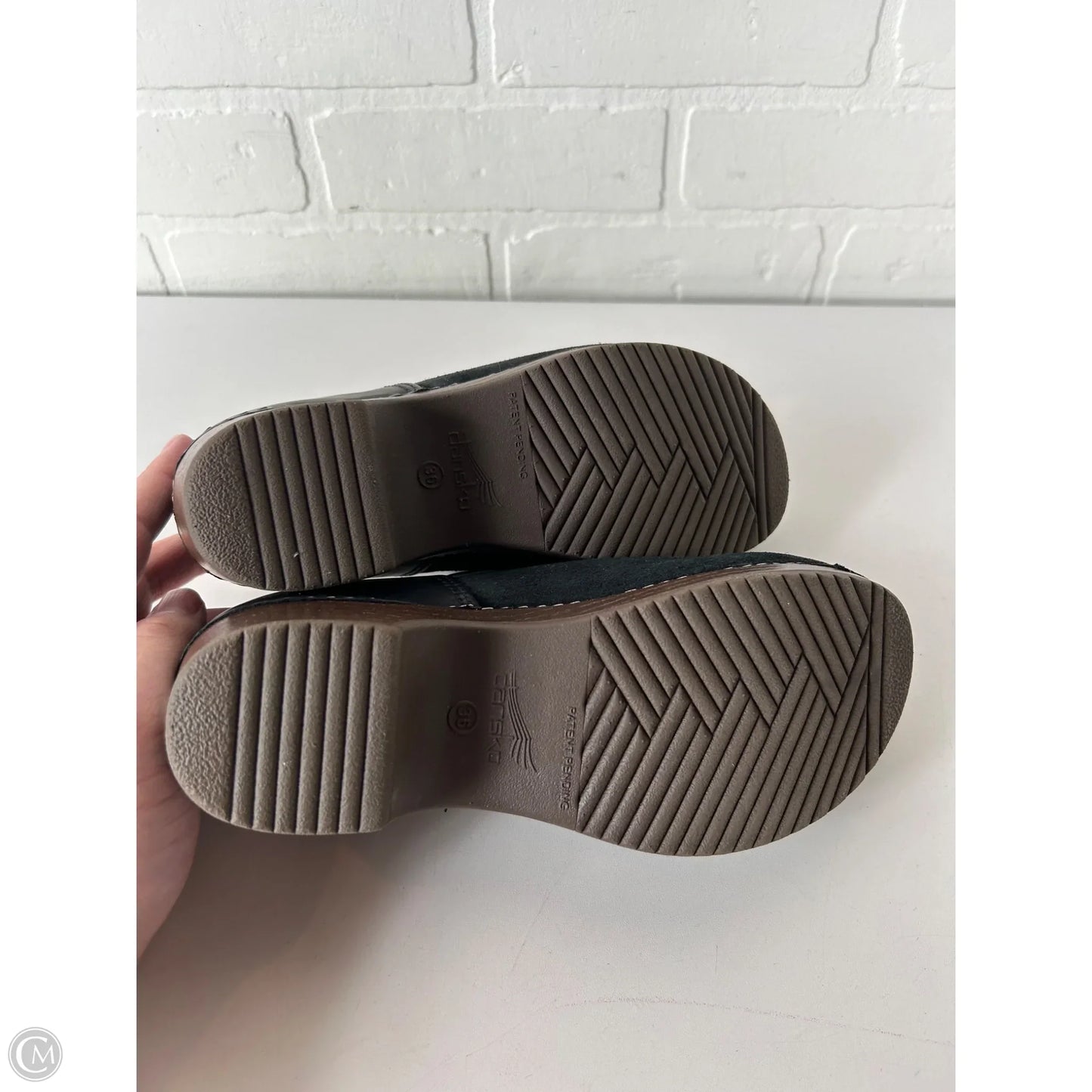 Shoes Flats By Dansko In Black, Size: 5.5