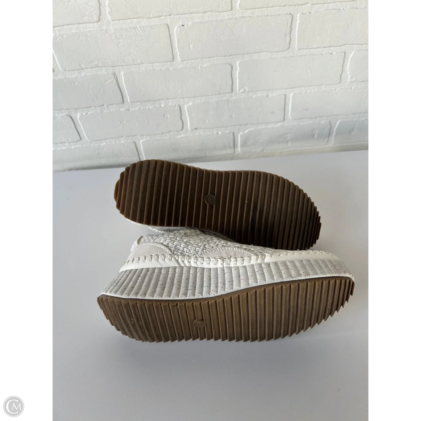 Shoes Sneakers By Universal Thread In Cream & Grey, Size: 9