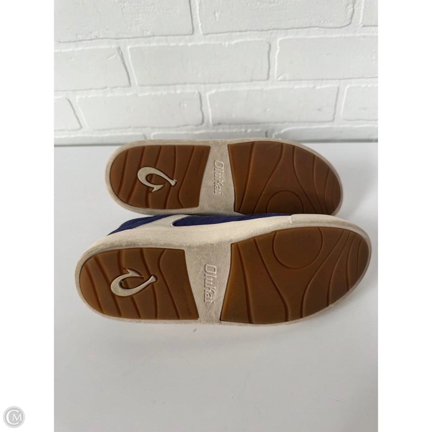 Shoes Sneakers By Olukai In Blue & White, Size: 7.5