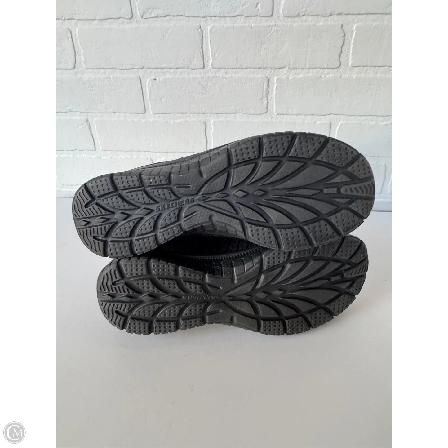 Shoes Athletic By Skechers In Black, Size: 9.5