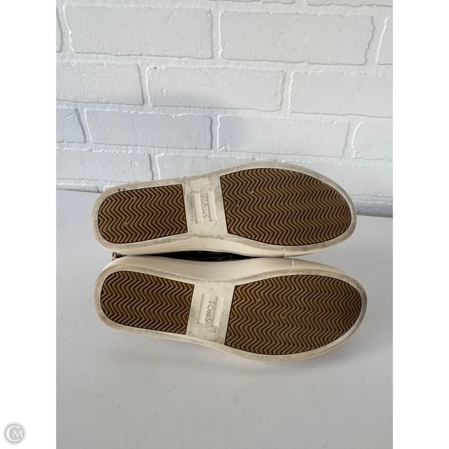 Shoes Flats By Toms In Black & Tan, Size: 7.5