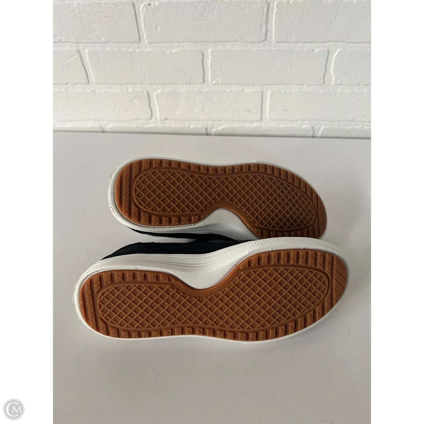 Shoes Sneakers By Skechers In Black, Size: 6.5