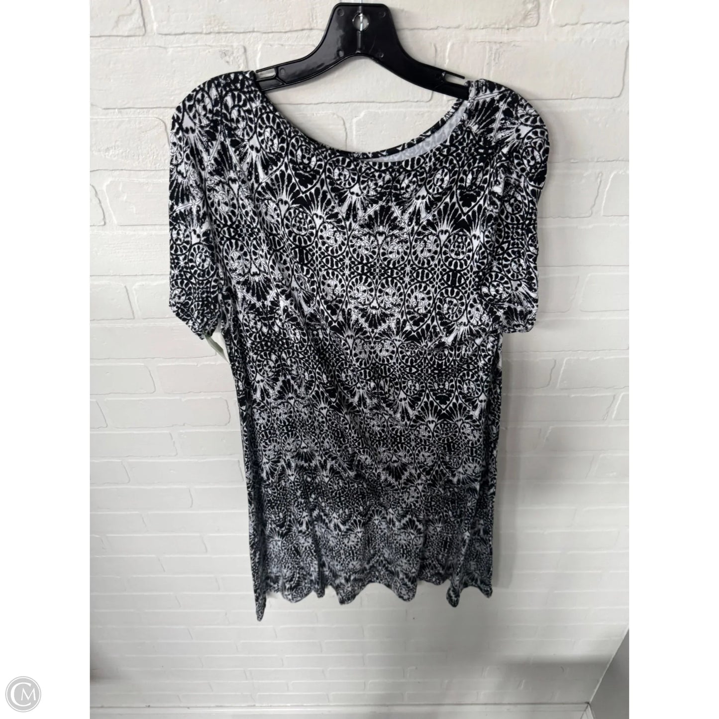 Dress Casual Short By Chicos In Black & White, Size: L