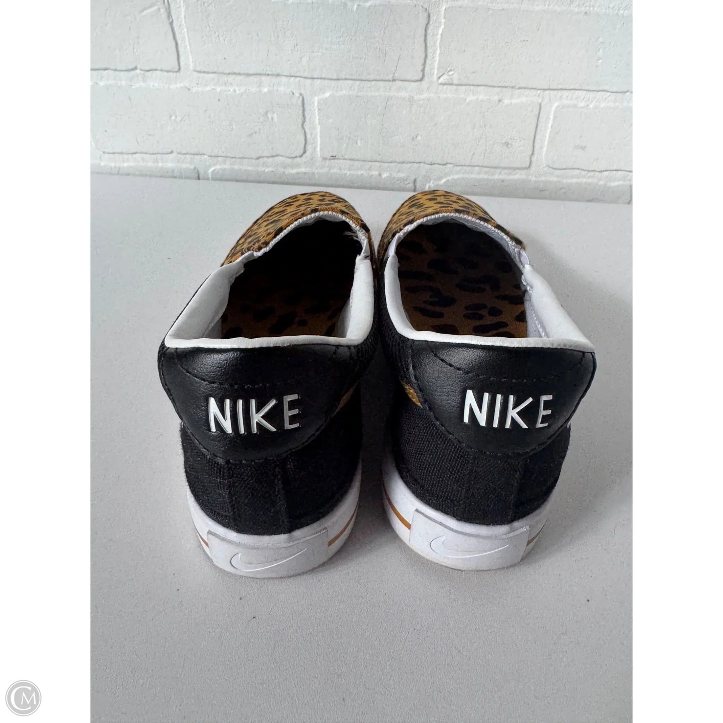 Shoes Sneakers By Nike In Black & Brown, Size: 7.5