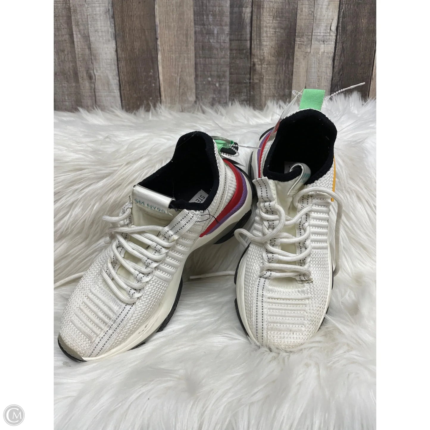 Shoes Sneakers By Steve Madden In White, Size: 6