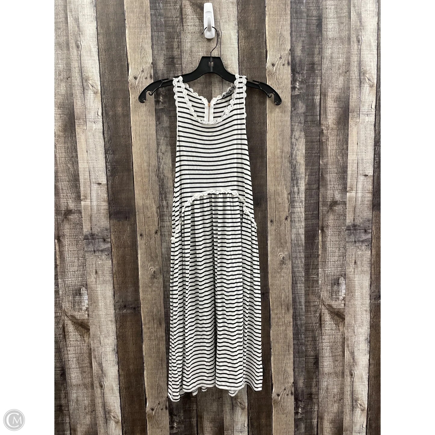 Dress Casual Short By Pol In Striped Pattern, Size: M