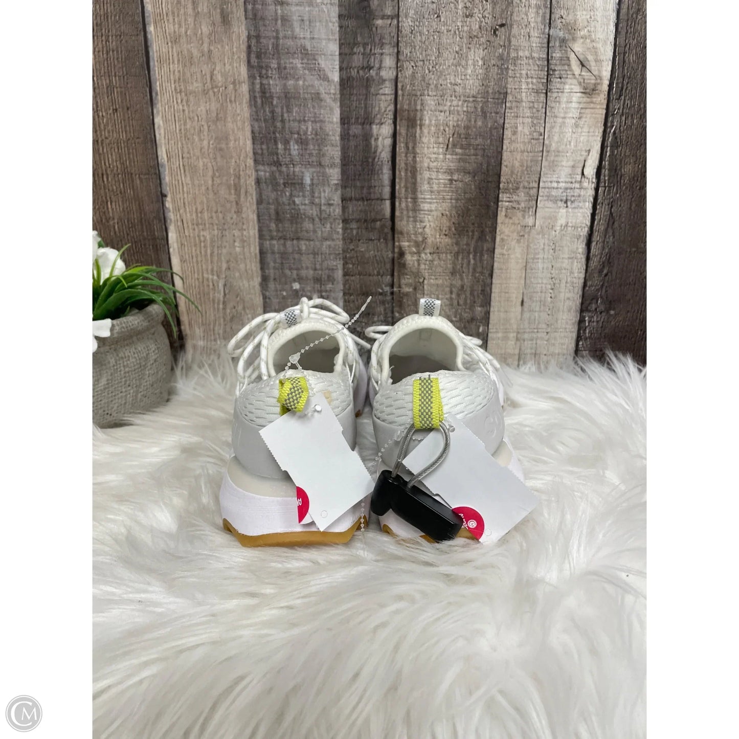 Shoes Athletic By Sorel In White, Size: 6.5