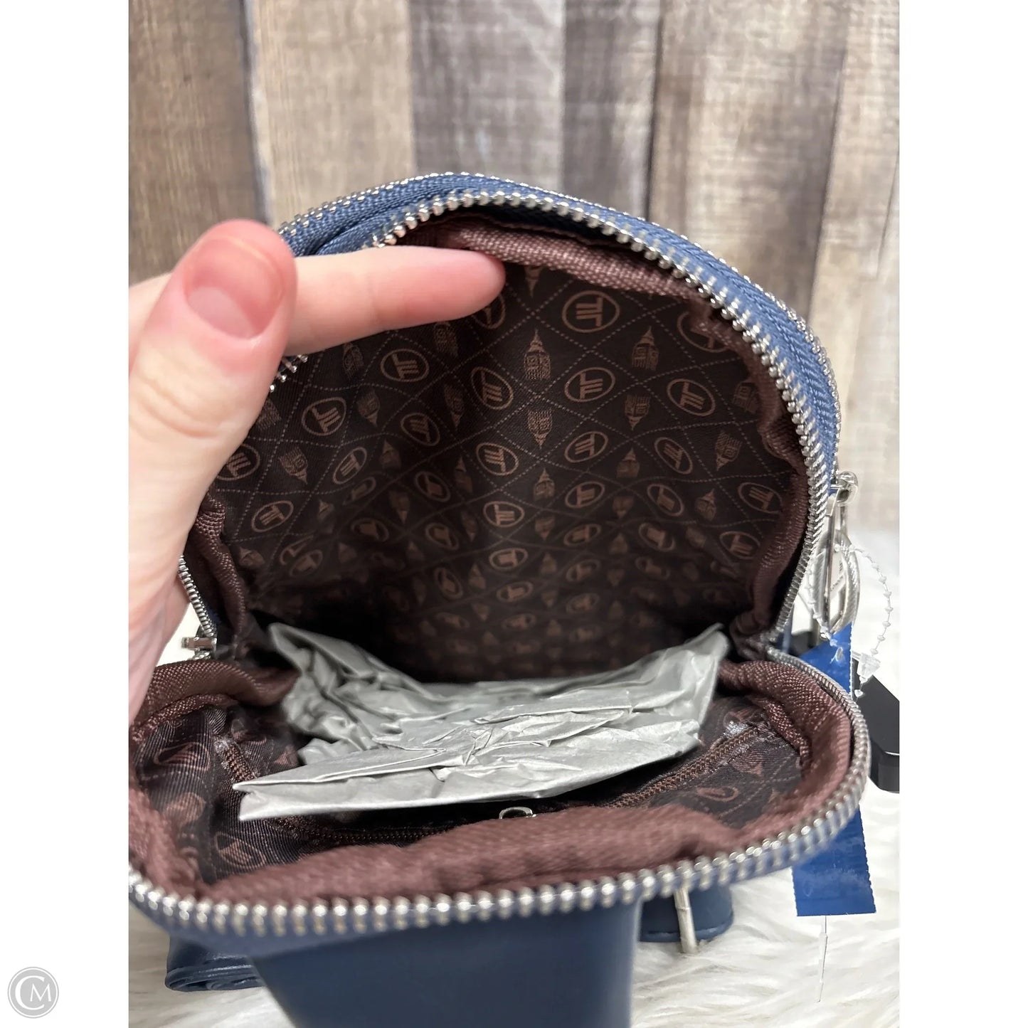 Crossbody By London Fog, Size: Medium