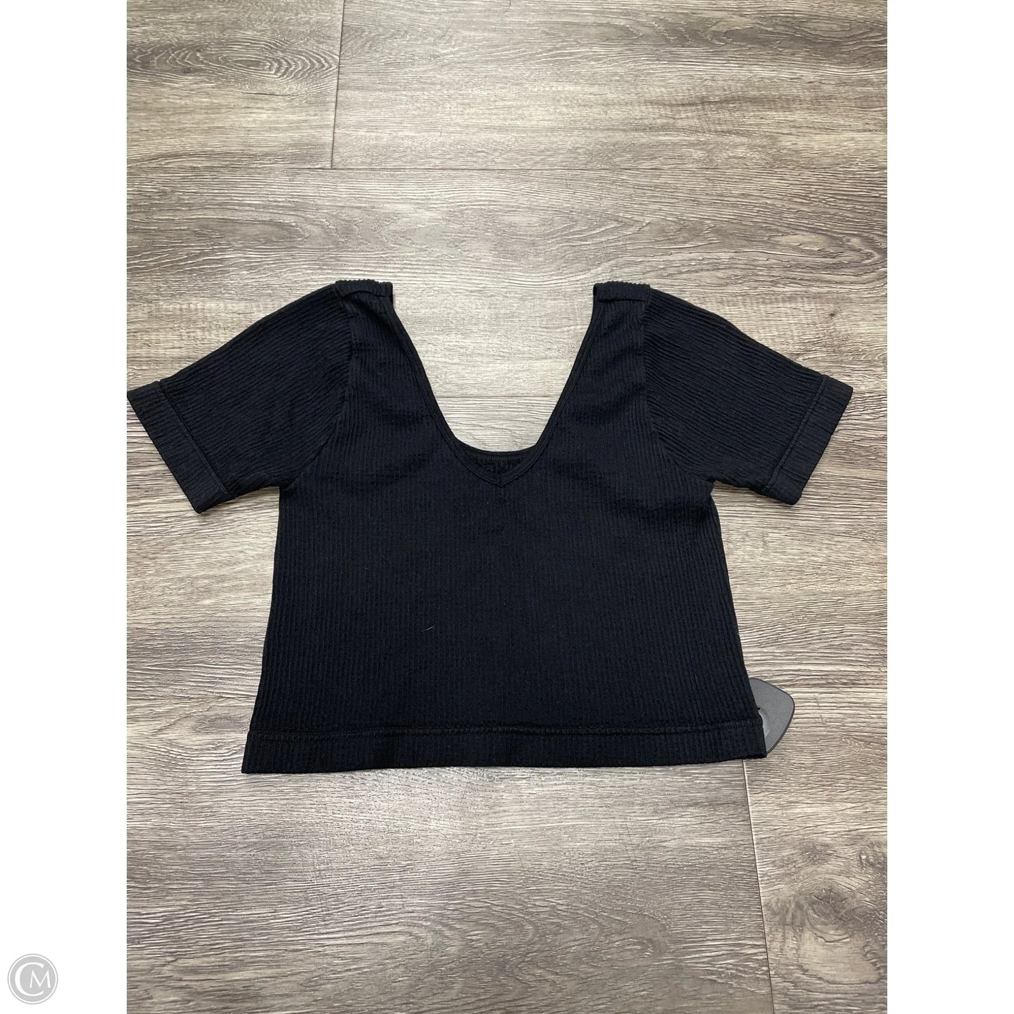 Top Short Sleeve By Love Tree In Black, Size: M