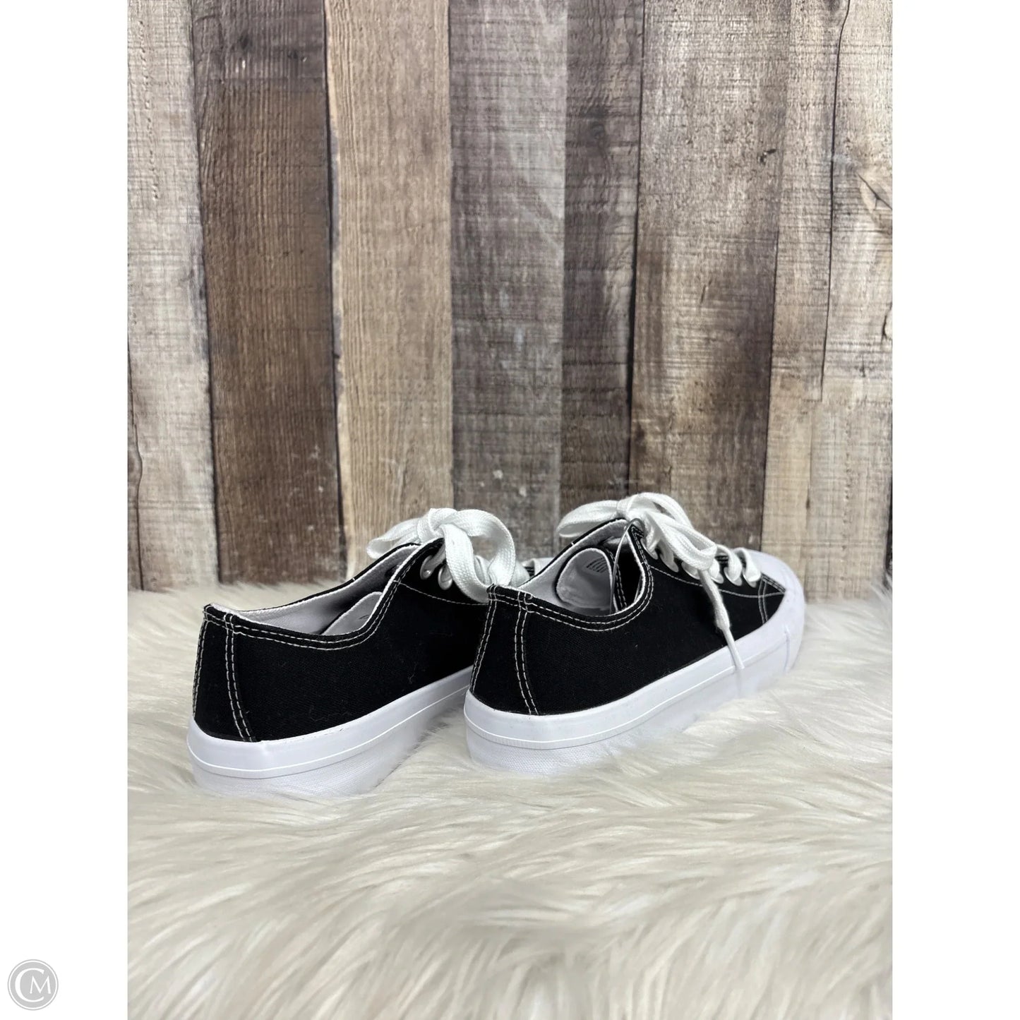 Shoes Sneakers By No Boundaries In Black & White, Size: 7