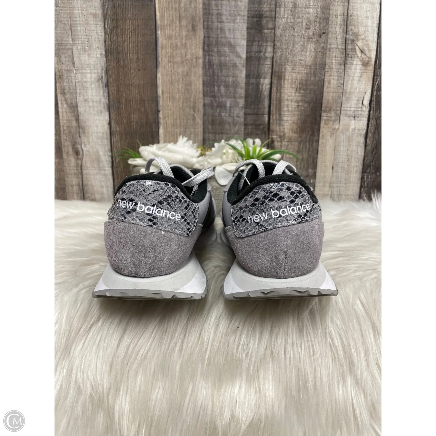 Shoes Athletic By New Balance In Grey, Size: 8.5