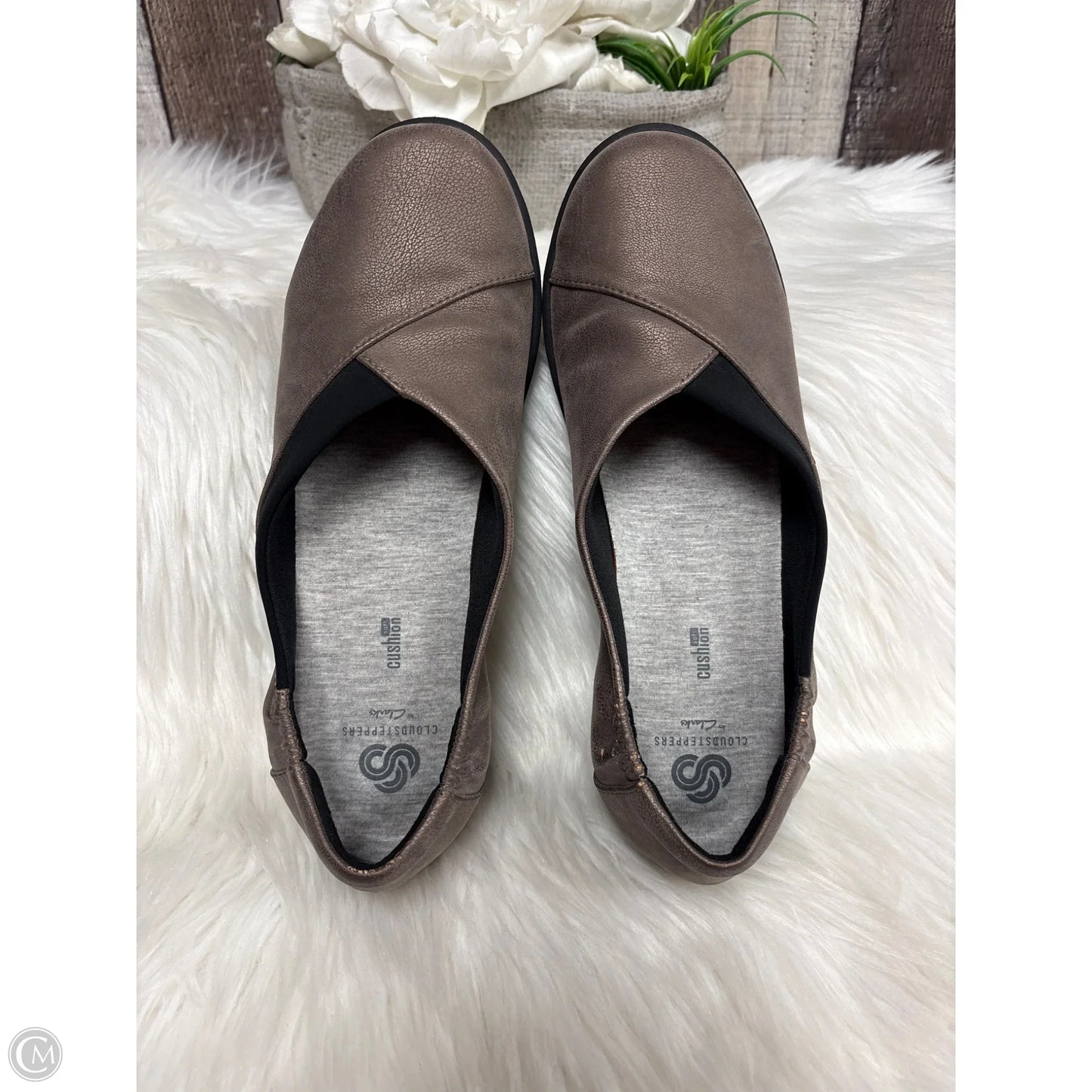 Shoes Flats By Clarks In Brown, Size: 9.5