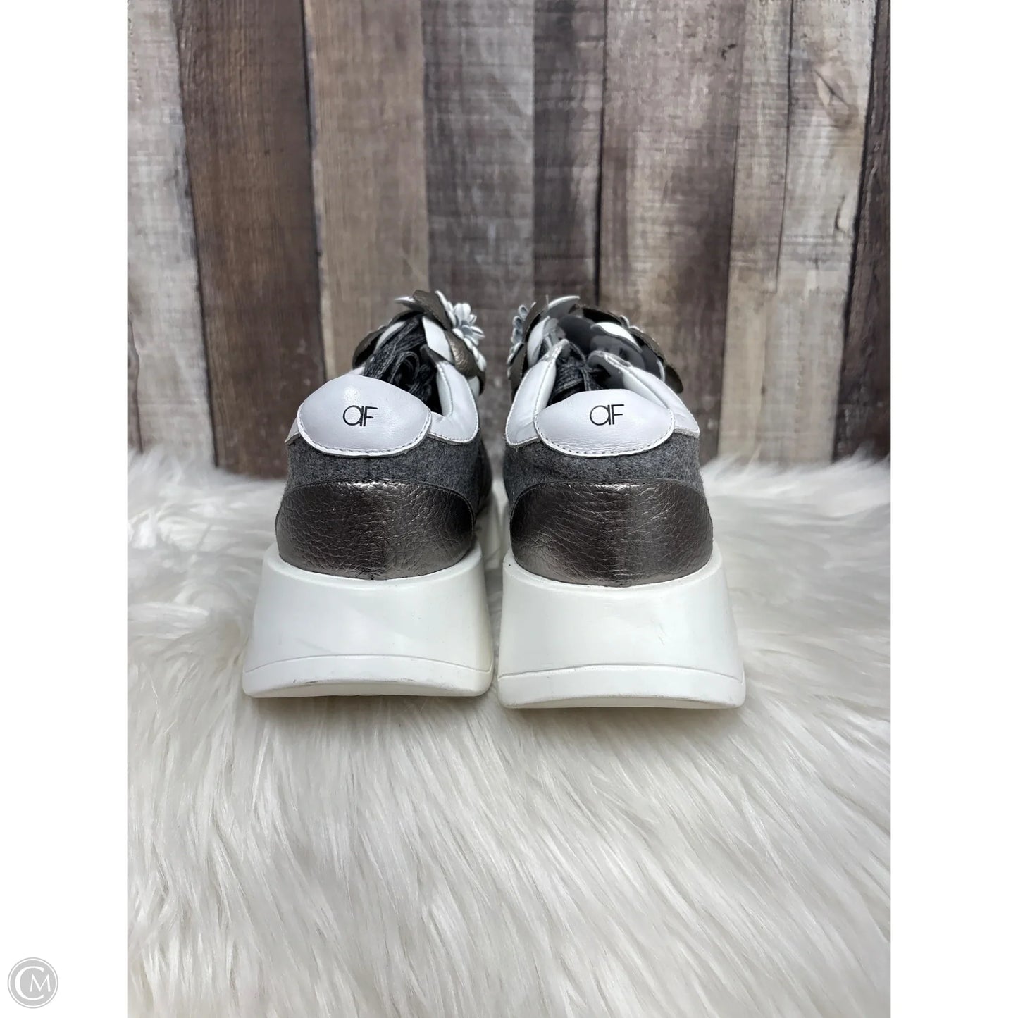 Shoes Sneakers By Cmb In Grey, Size: 7
