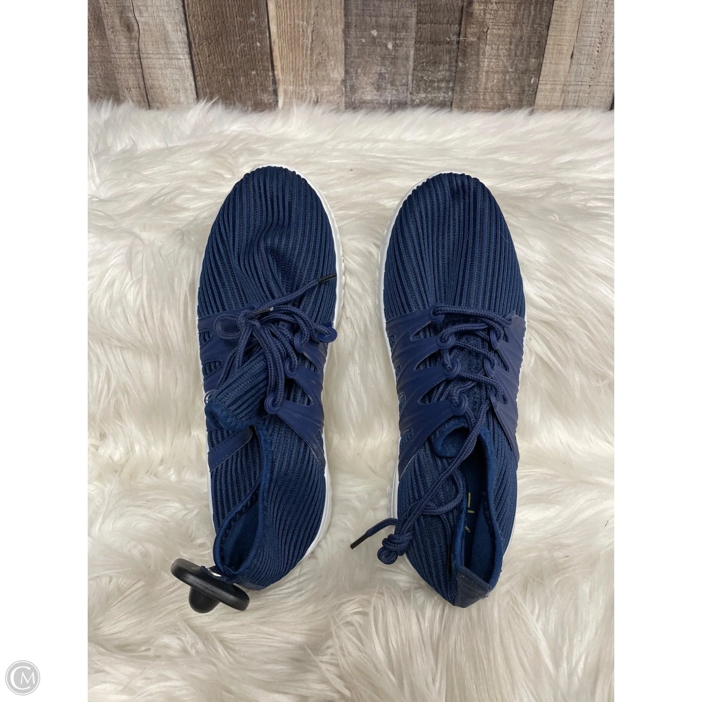 Shoes Sneakers By Yoki In Navy, Size: 9
