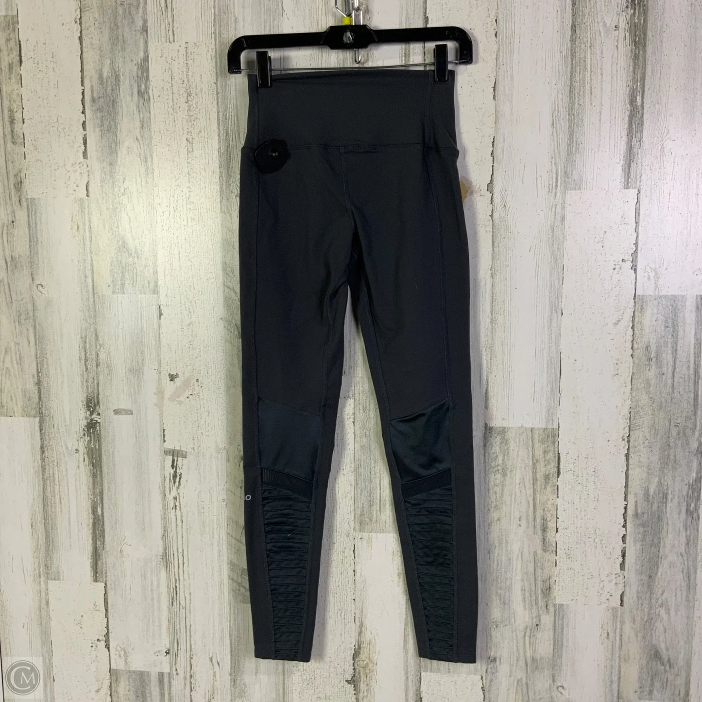 Athletic Leggings By Alo In Grey, Size: S