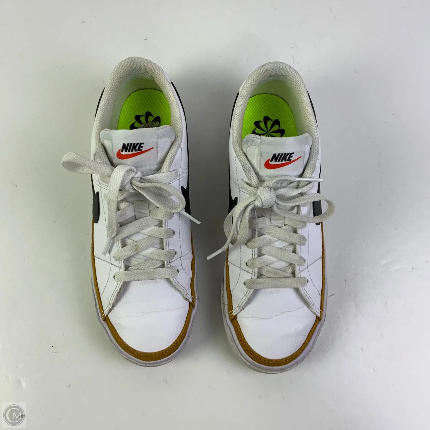 Shoes Sneakers By Nike In White, Size: 7