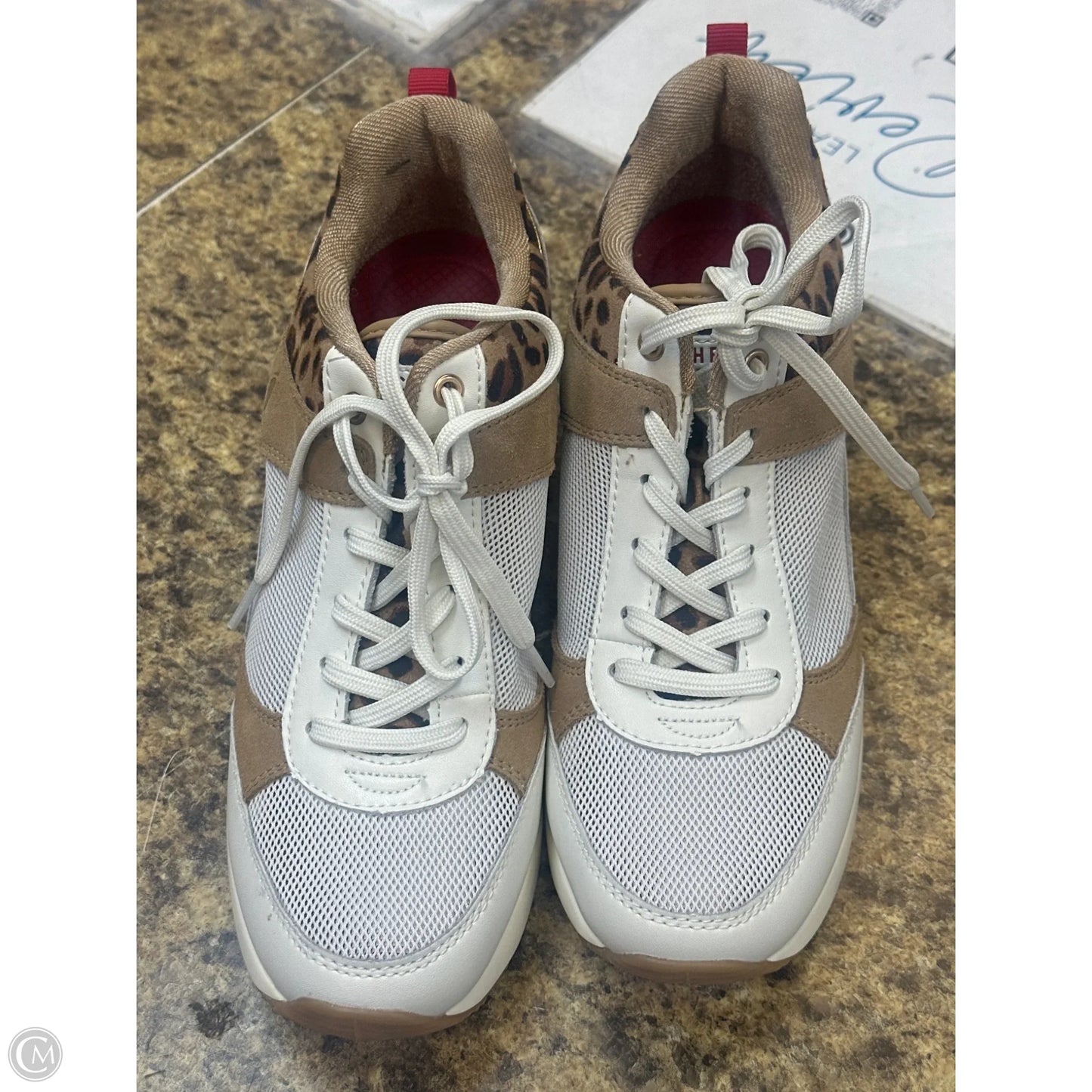 Shoes Sneakers By Skechers In Tan & White, Size: 9