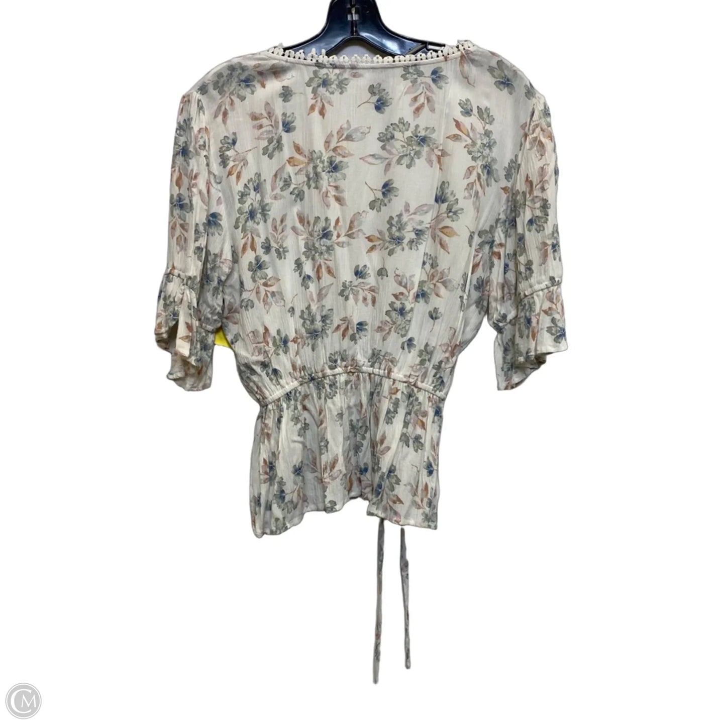 Top Short Sleeve By American Rag In Cream, Size: M