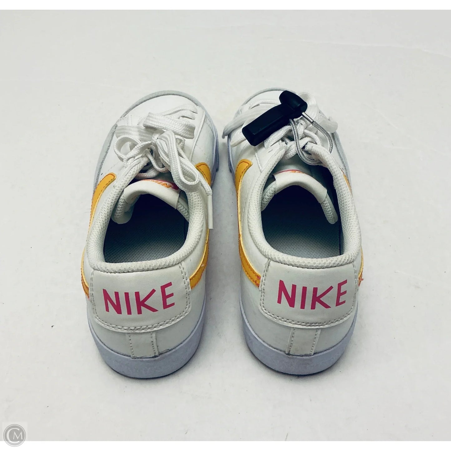 Shoes Sneakers By Nike In White, Size: 8.5