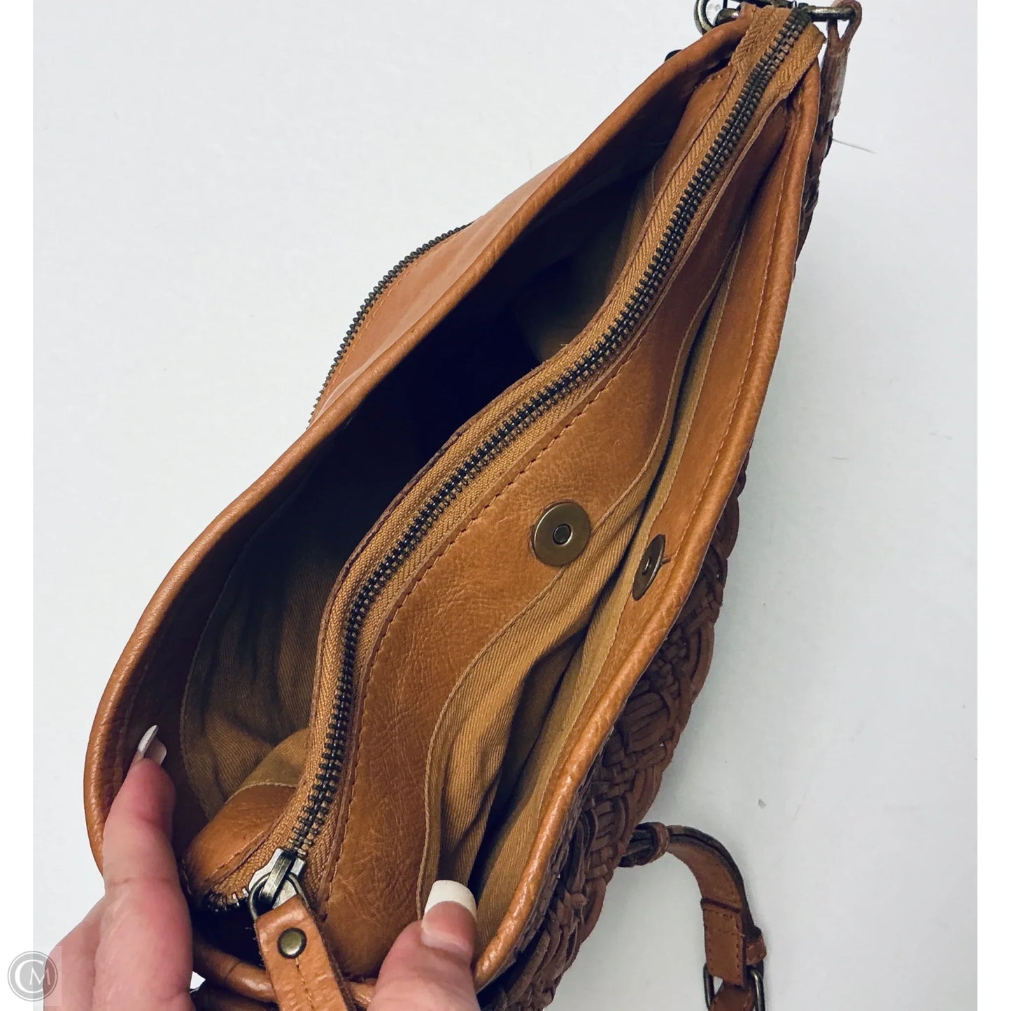 Crossbody By Clothes Mentor, Size: Medium