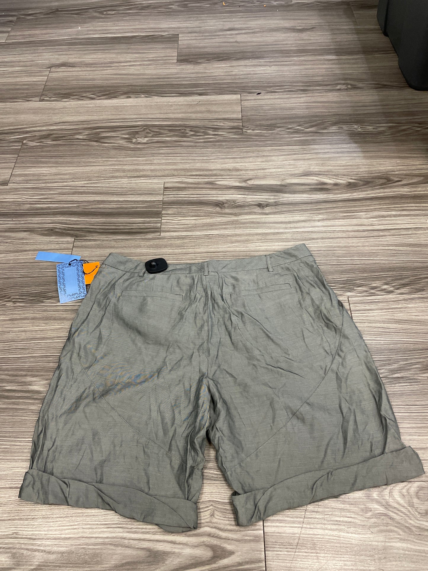 Shorts By Simply Vera Size: 16