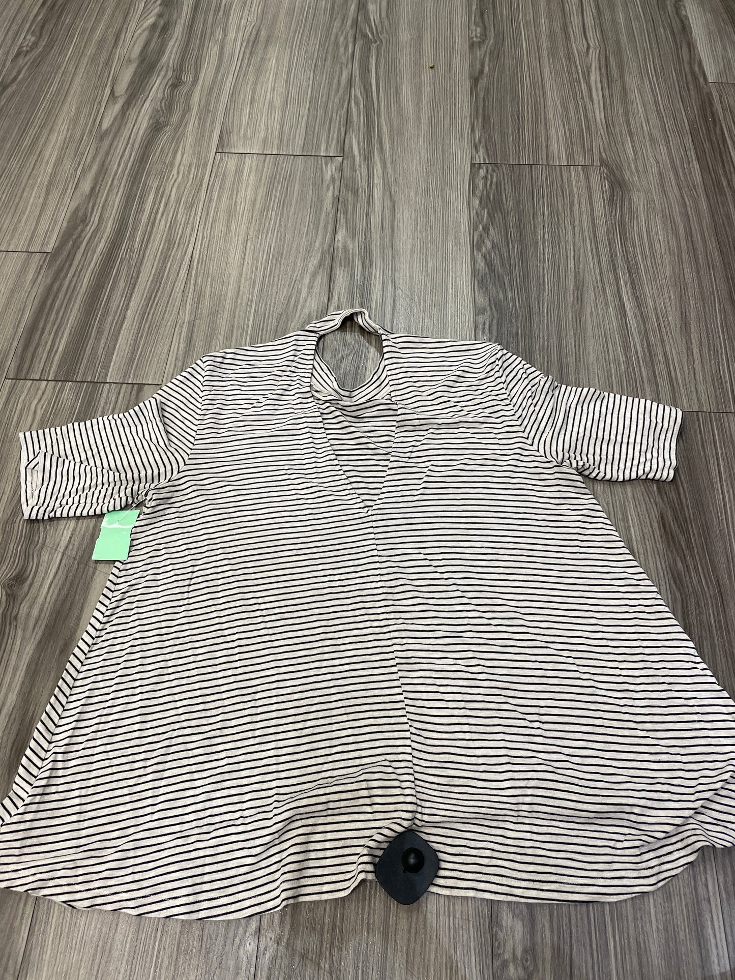 Grey Top Short Sleeve American Eagle, Size M