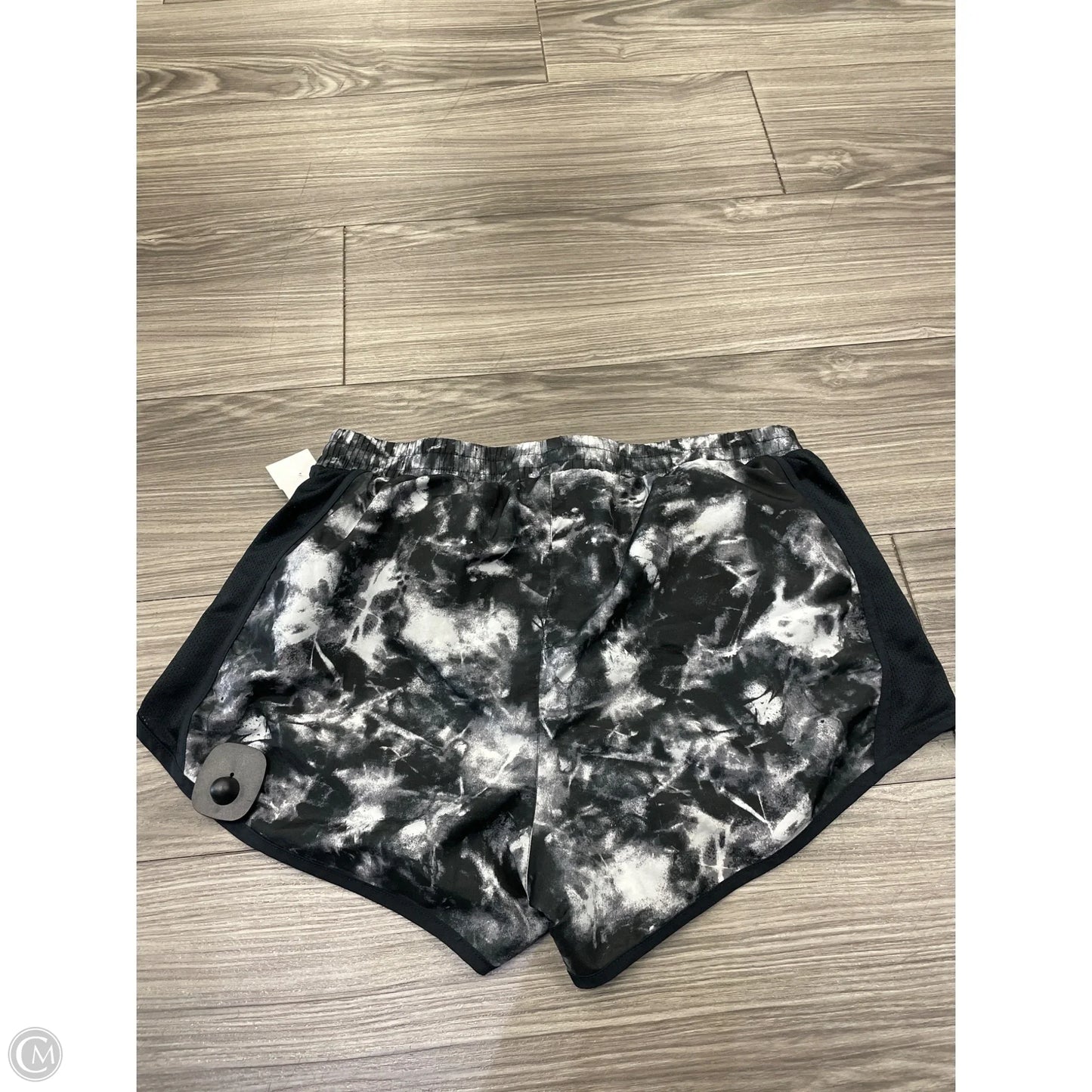 Athletic Shorts By Under Armour In Black, Size: M