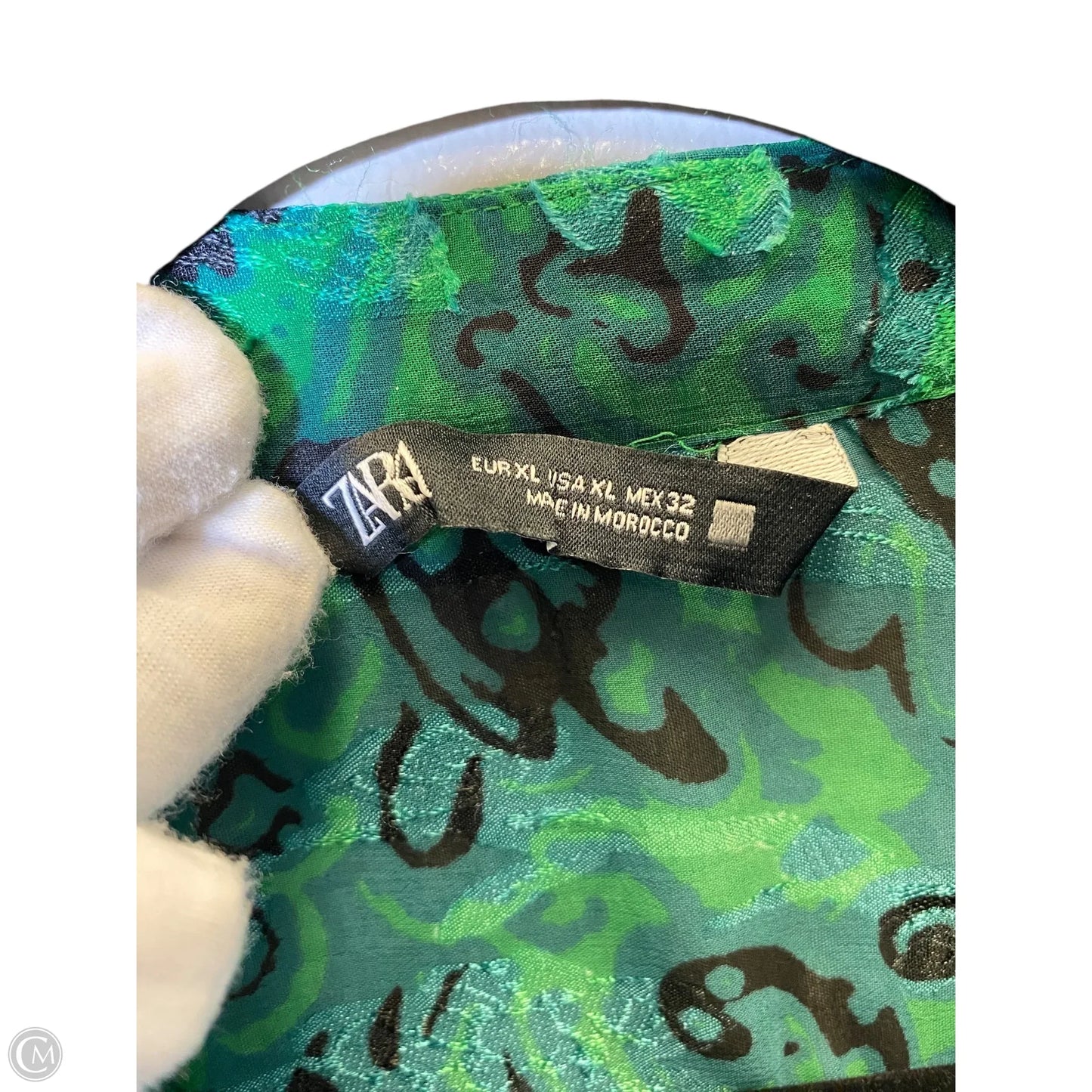 Top Long Sleeve By Zara In Green, Size: Xl