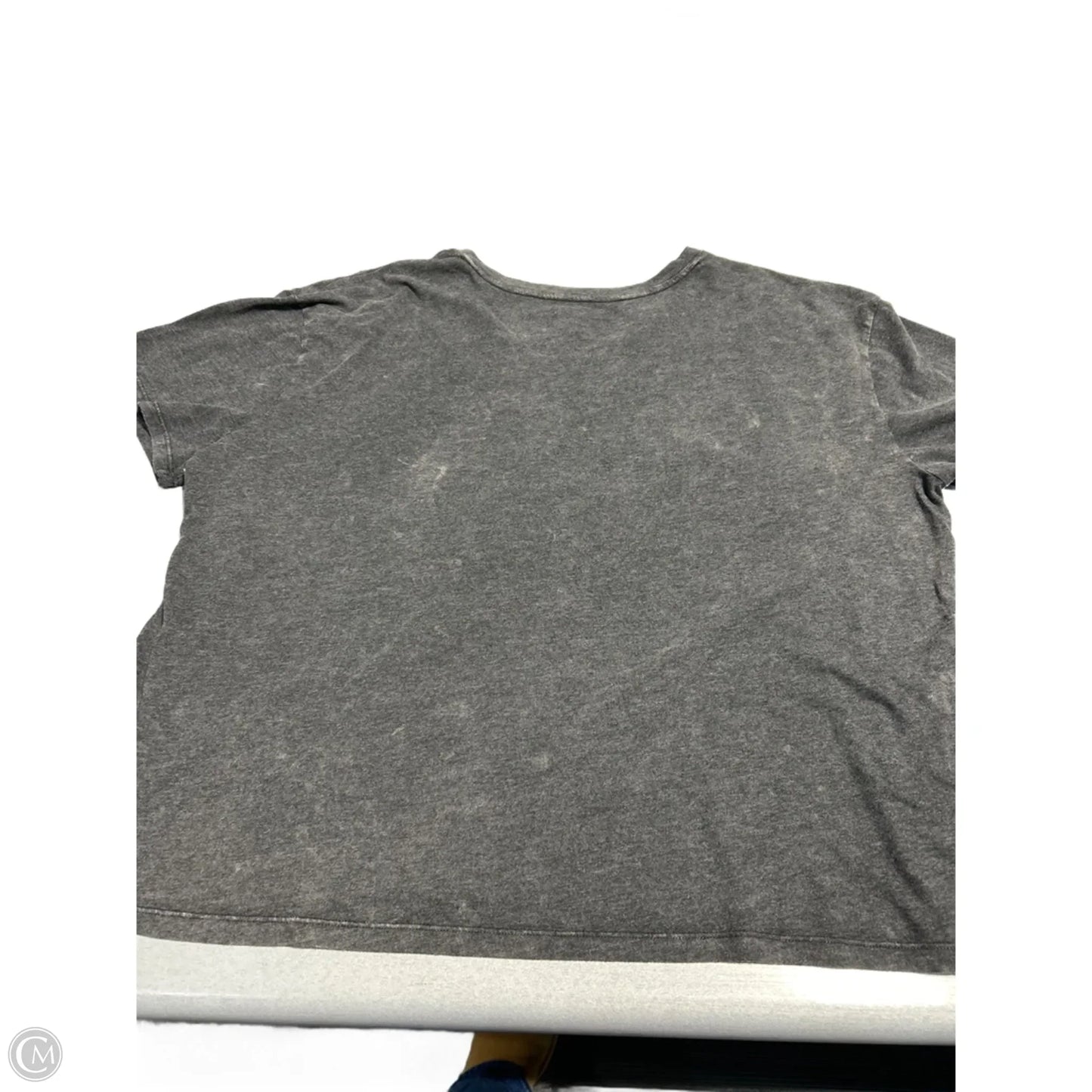 Top Short Sleeve By Maurices In Grey, Size: 1x