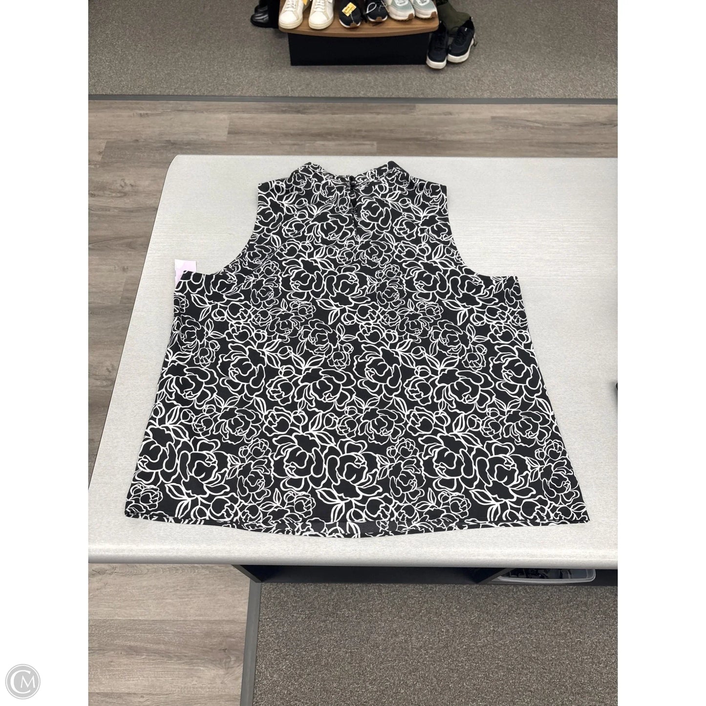 Top Sleeveless By White House Black Market In Black & White, Size: Xl