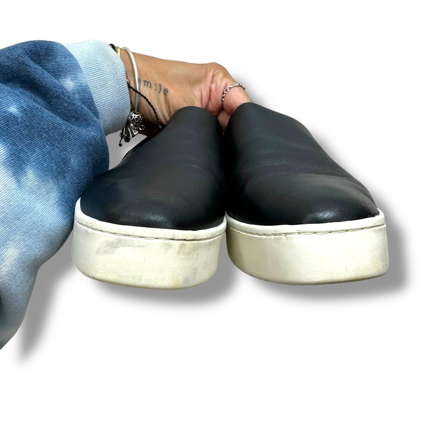 Shoes Flats By Vince In Black, Size: 9