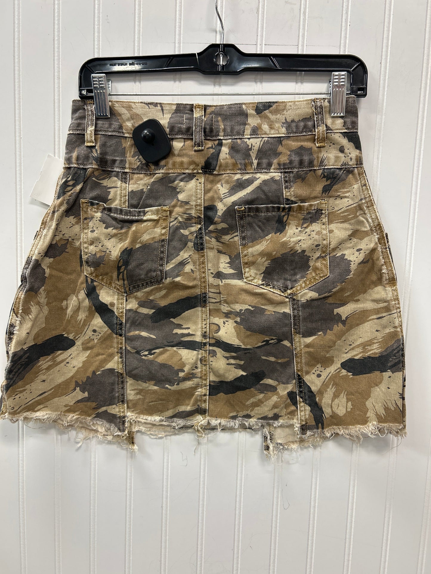 Skirt Mini & Short By Pol In Camouflage Print, Size:M