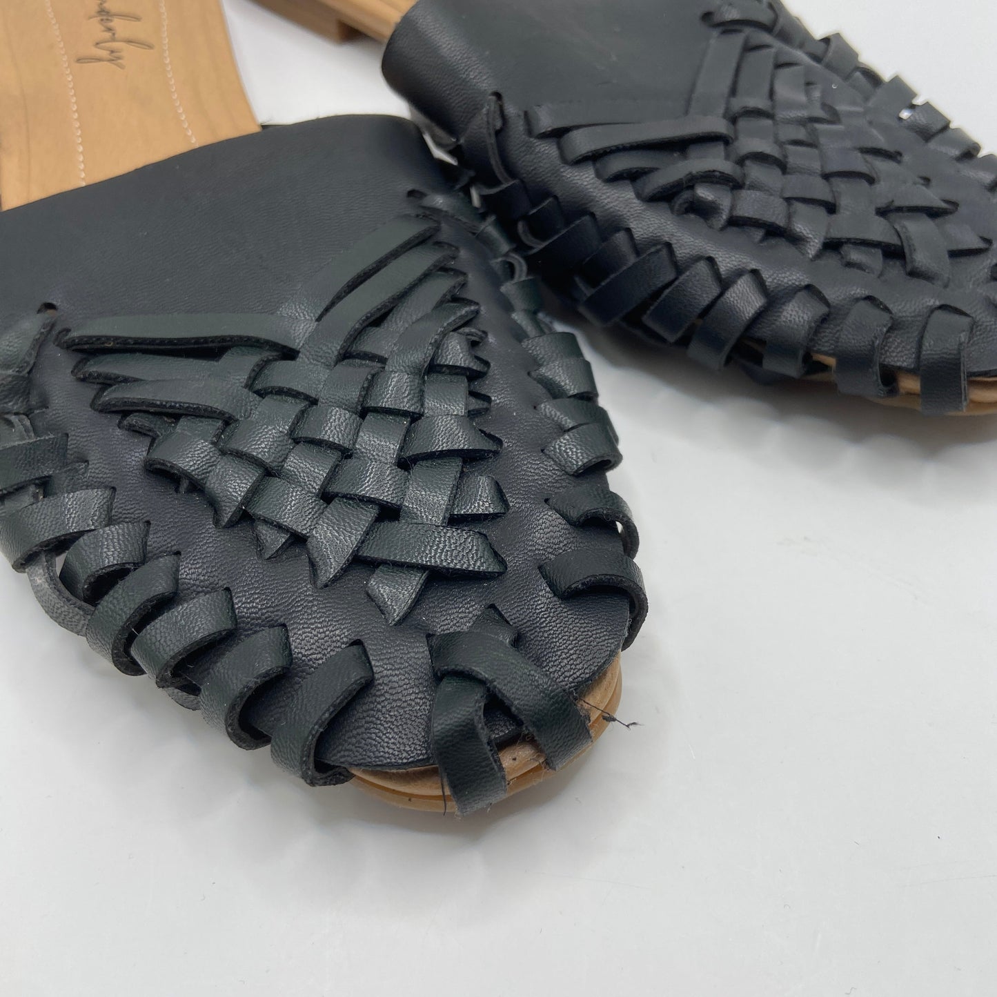 Shoes Flats By Wonderly In Black, Size: 8