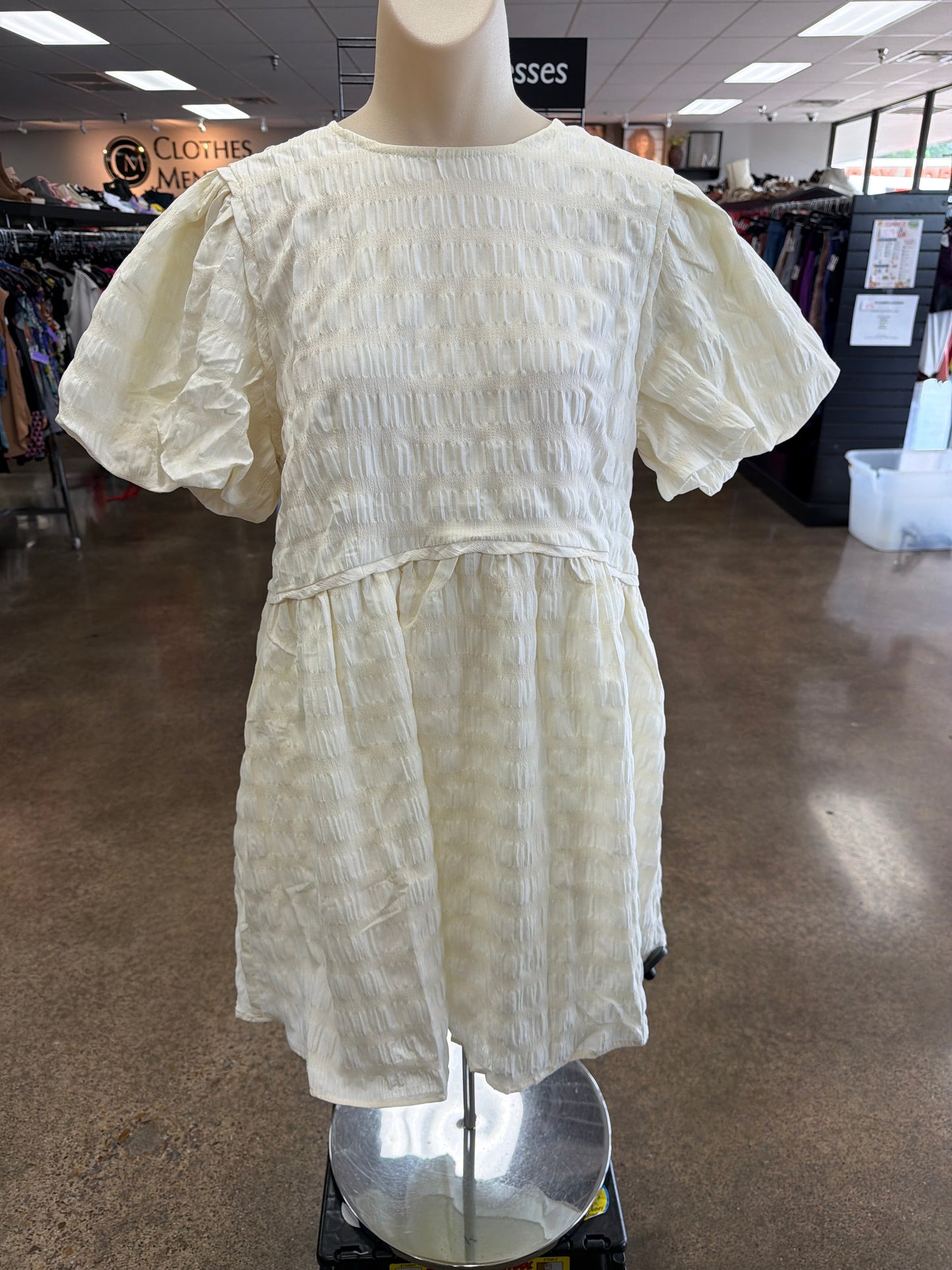 Dress Casual Short By Clothes Mentor In Cream, Size:L