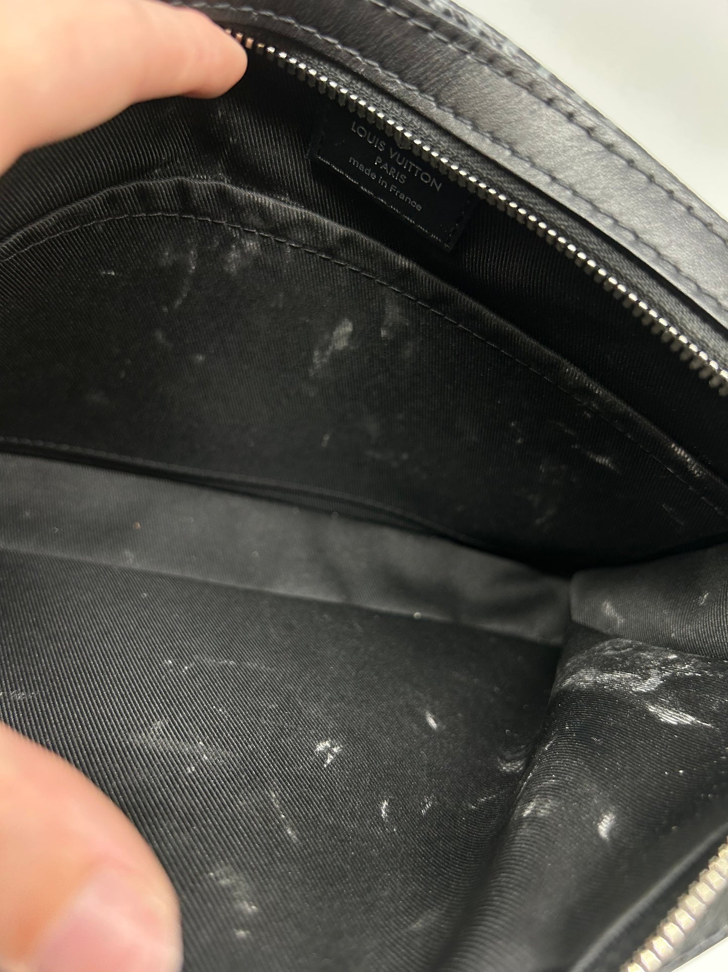 Crossbody Luxury Designer By Louis Vuitton, Size: Medium