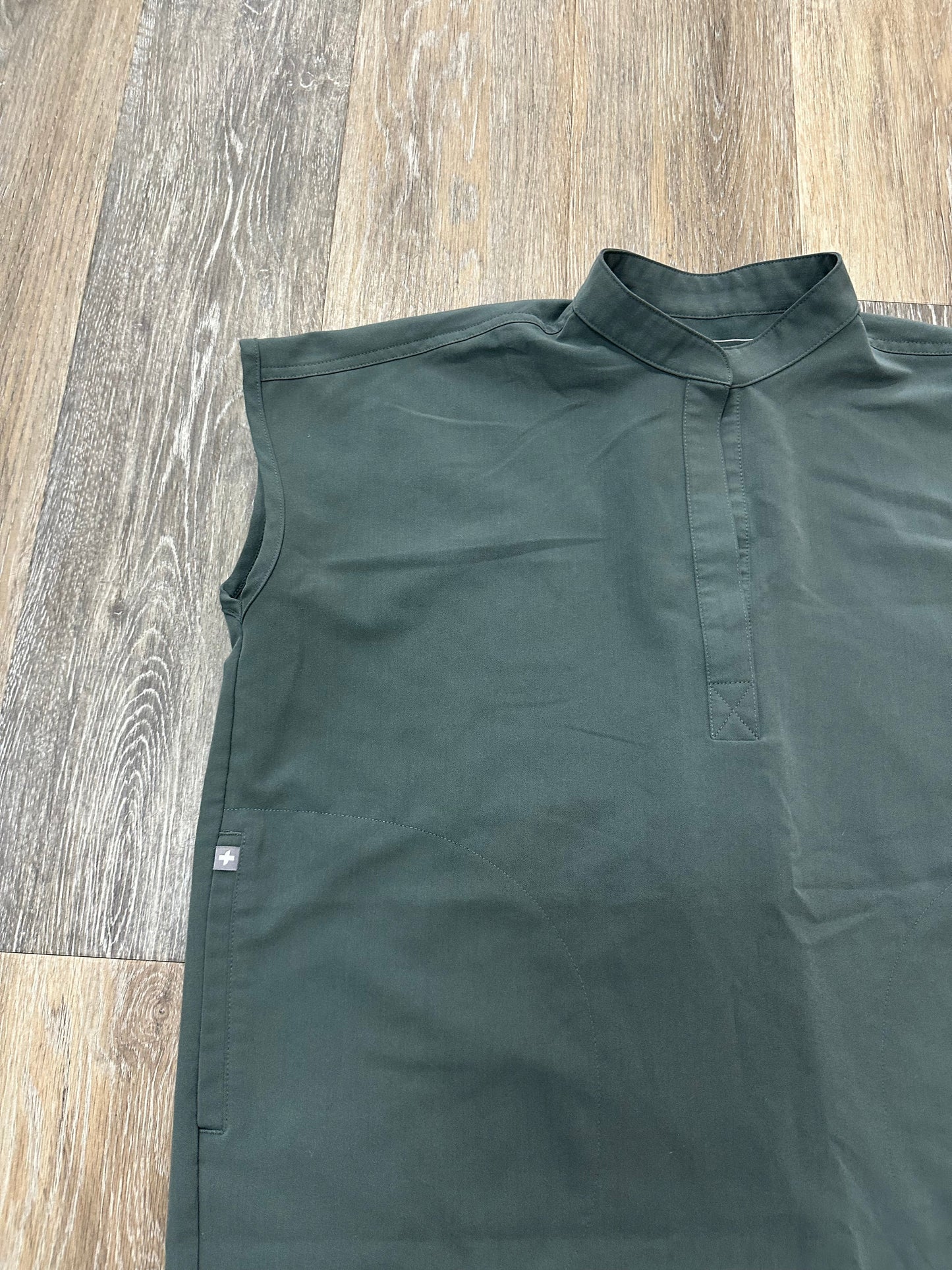 Scrub Top Short Sleeve By Figs In Green, Size: Xs