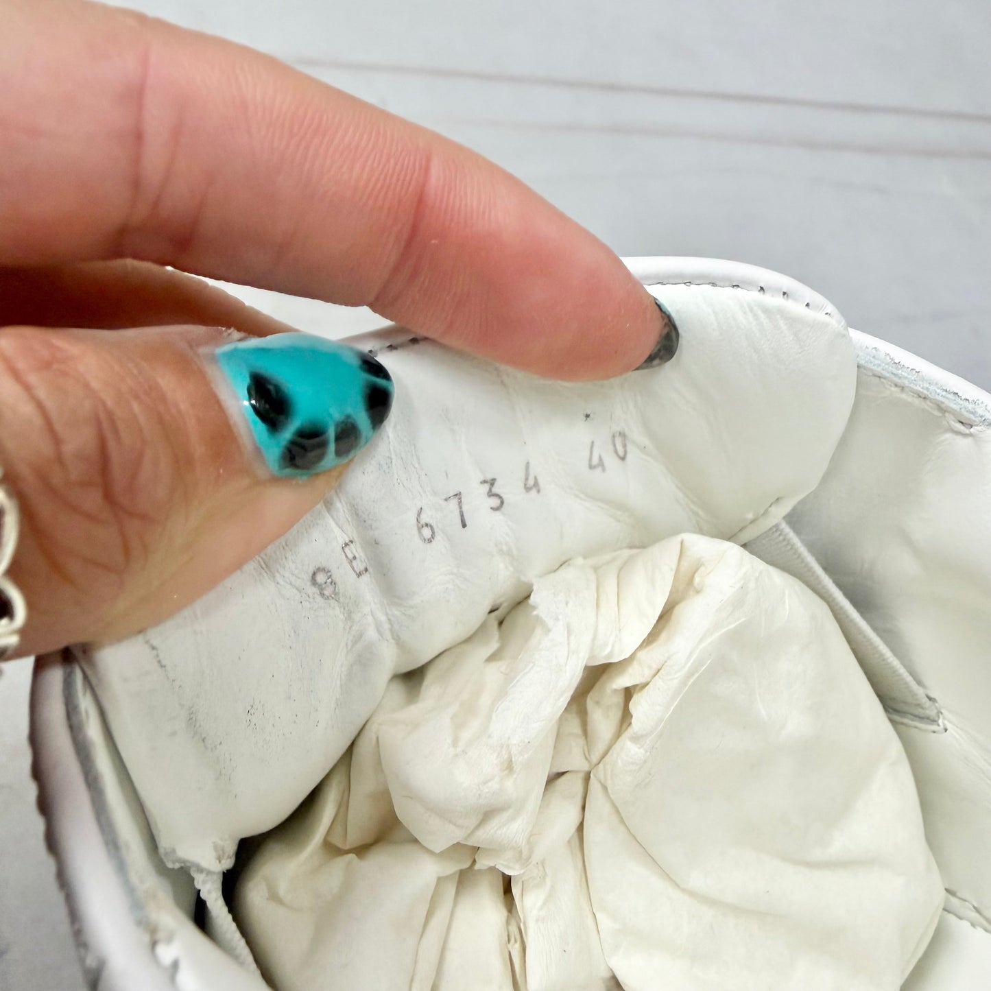Shoes Luxury Designer By Fendi In White, Size: 9.5