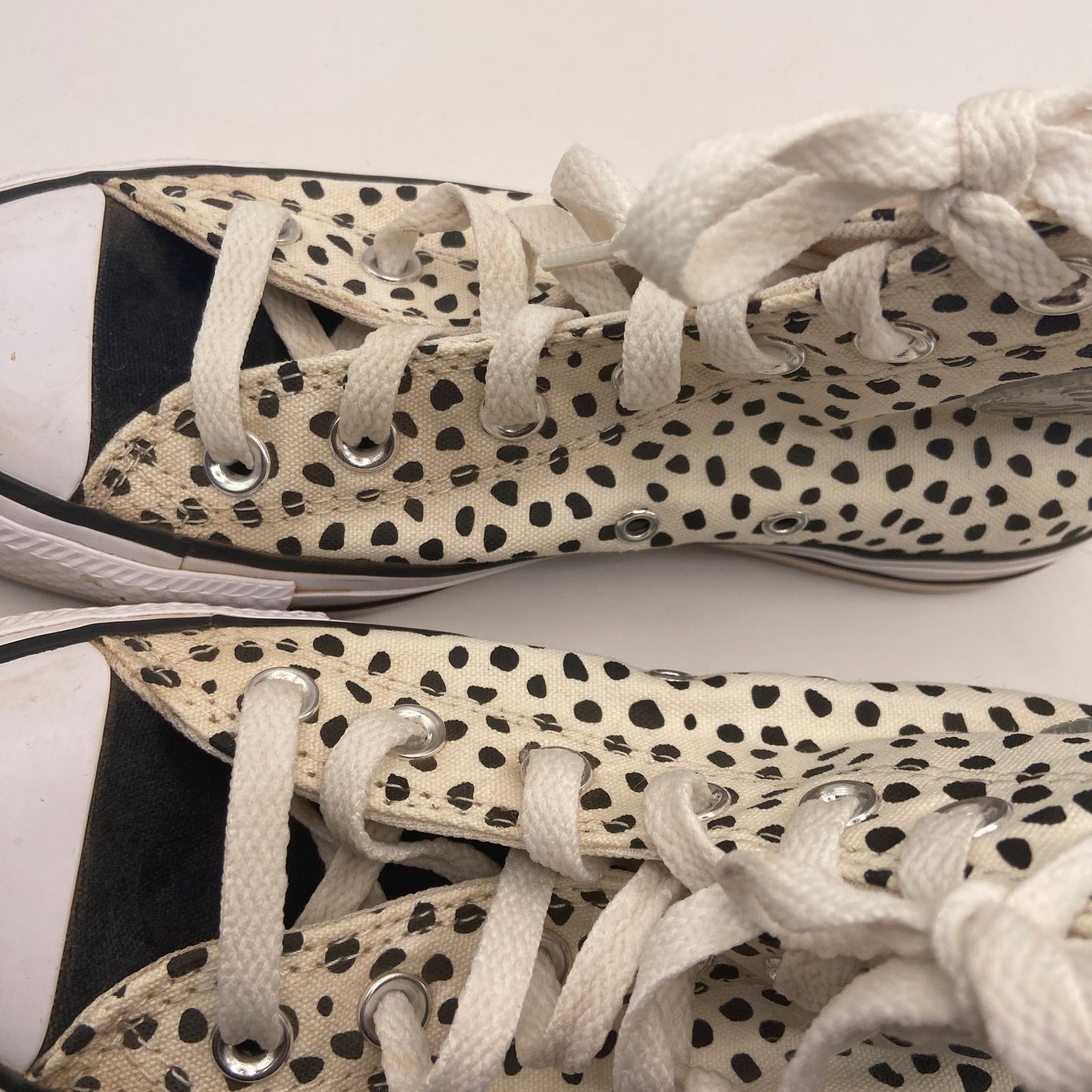 Shoes Sneakers By Converse In Cream, Size: 7