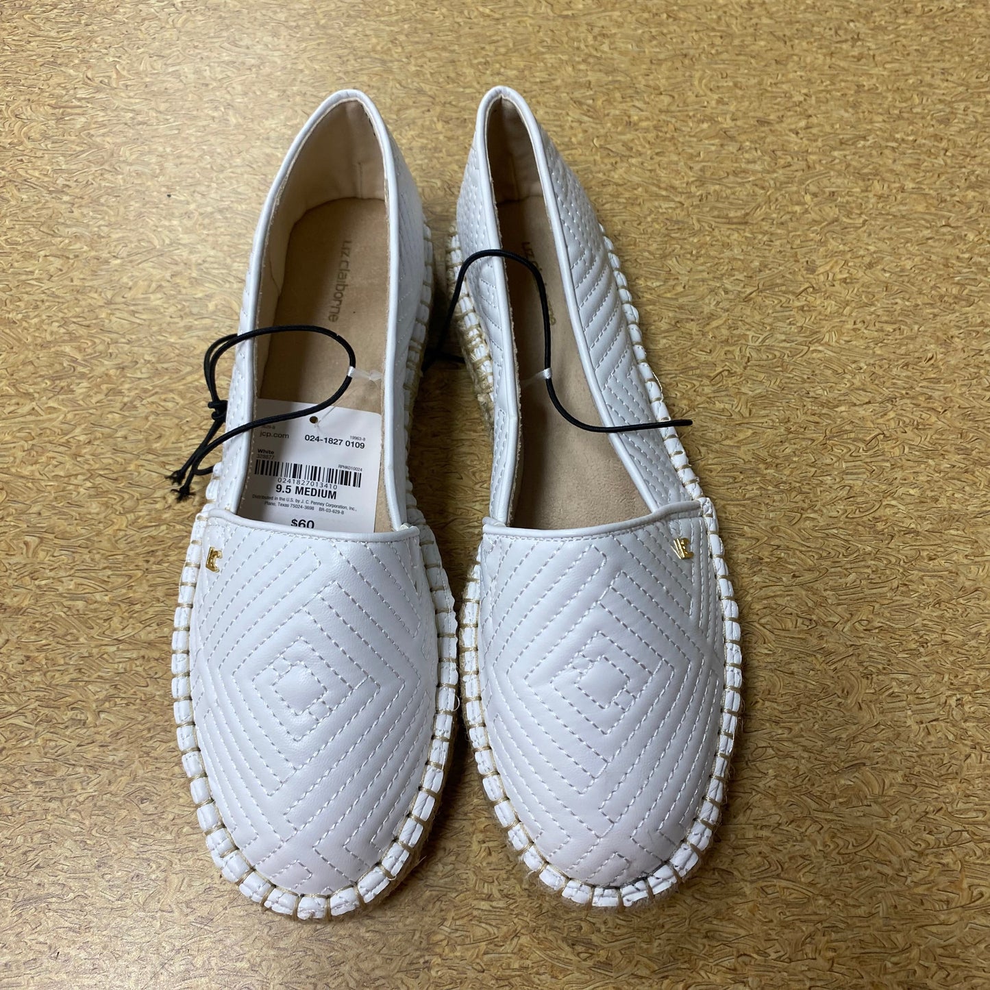 Shoes Flats By Liz Claiborne In White, Size:9.5