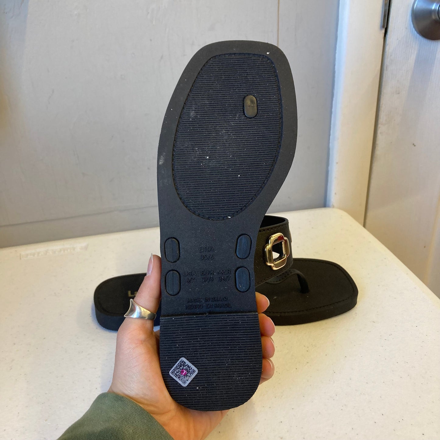 Sandals Flats By Larroude In Black, Size:6