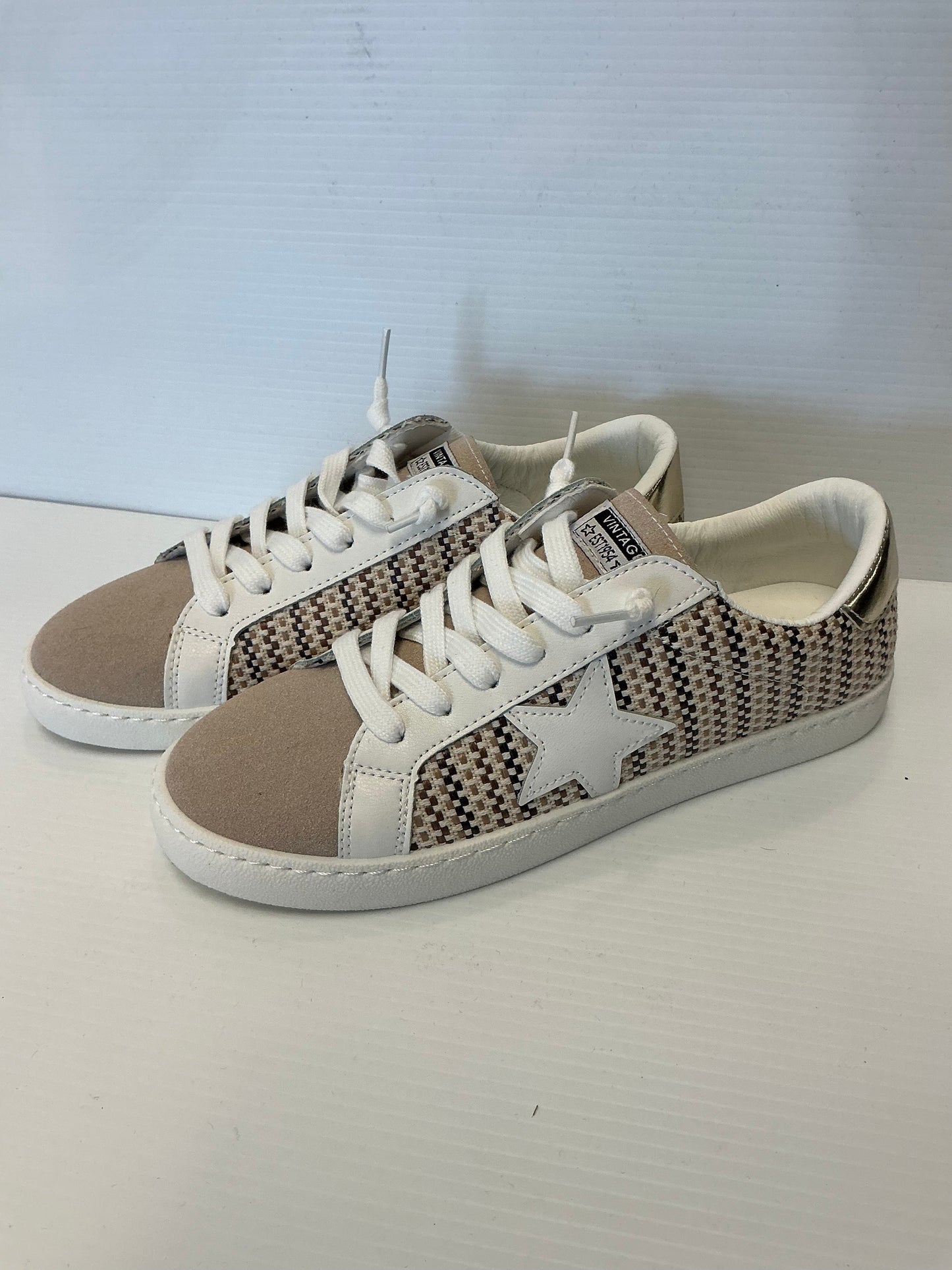Shoes Sneakers By Vintage Havana In Brown & Cream, Size: 8