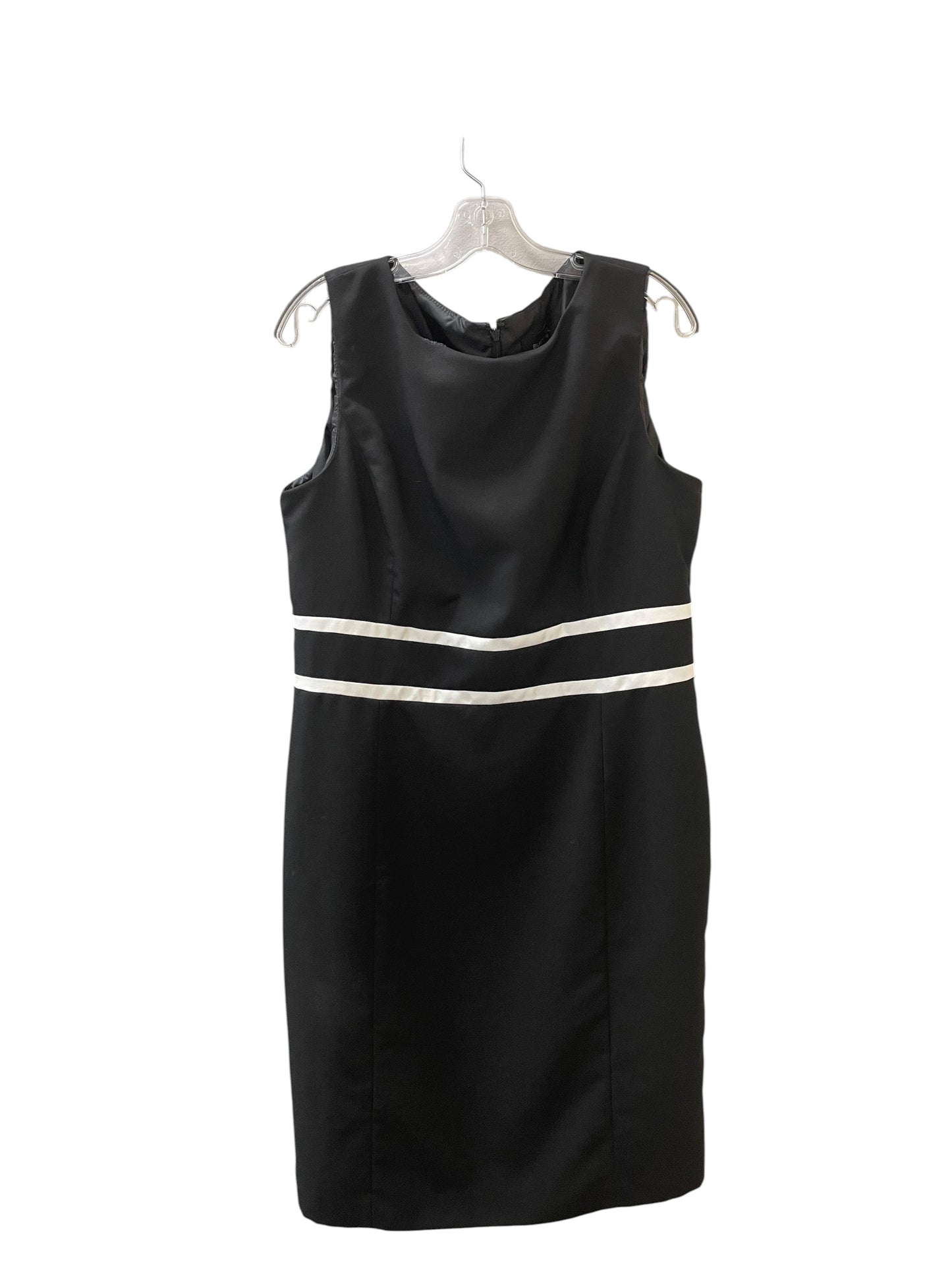 Dress Party Short By Black Label In Black & White, Size:L
