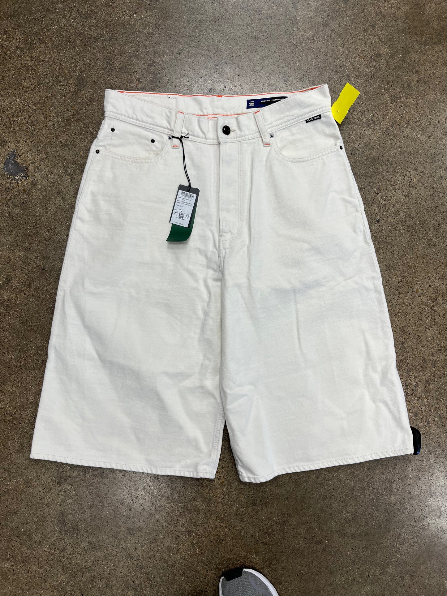 Capris By Clothes Mentor In Cream, Size:10