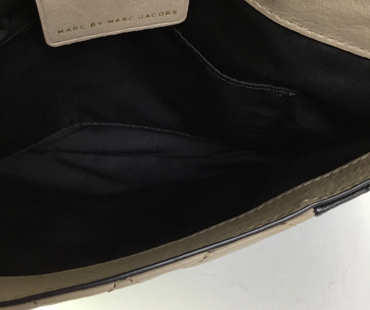 Crossbody Designer By Marc By Marc Jacobs In Black & Cream, Size:Small