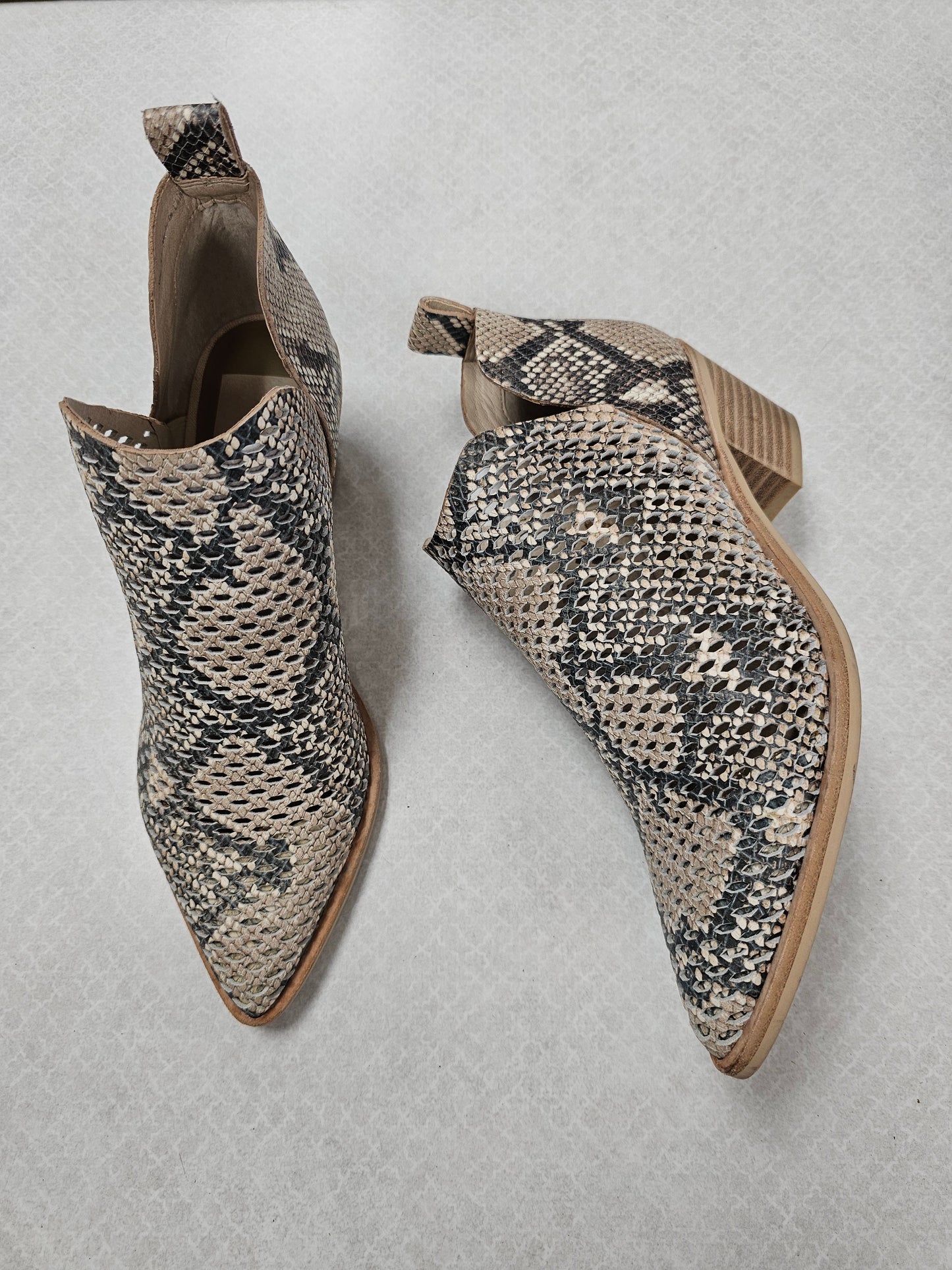 Boots Ankle Flats By Dolce Vita In Striped Pattern, Size:7.5