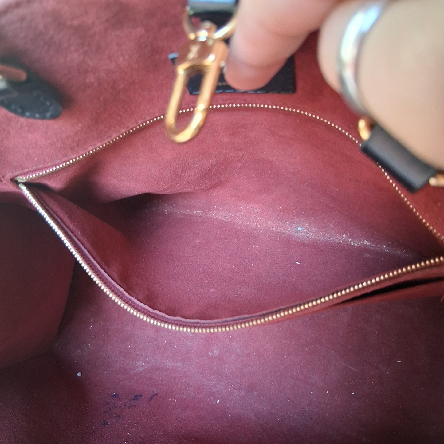 Tote Luxury Designer By Louis Vuitton, Size: Medium